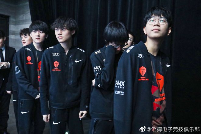 在现代足球 在现代足球